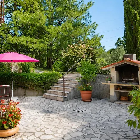 Marisa Olive Grove Apartman *