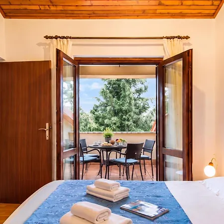 Marisa Olive Grove Apartman *