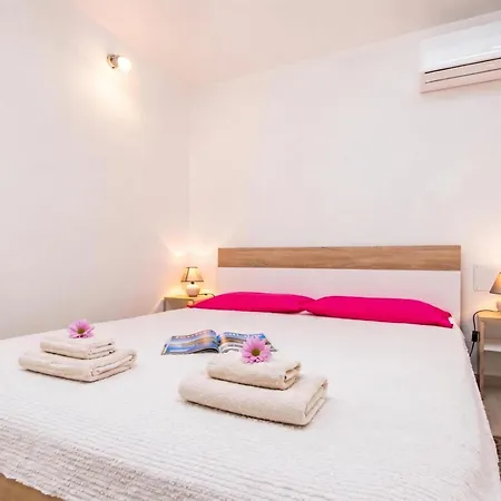 Marisa Olive Grove Apartman