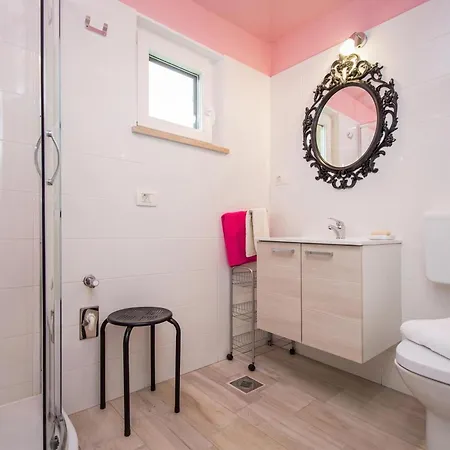 Marisa Olive Grove Apartman
