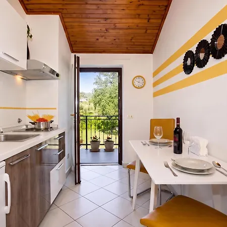 Marisa Olive Grove Apartman